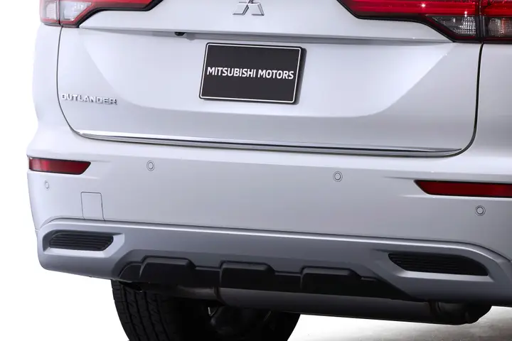 TAILGATE GARNISH - CHROME